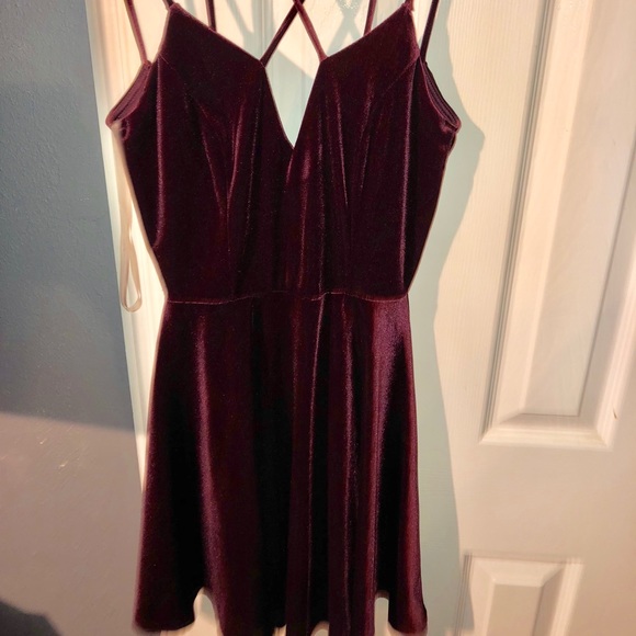 Windsor Burgundy Dress 💗 - Picture 6 of 8